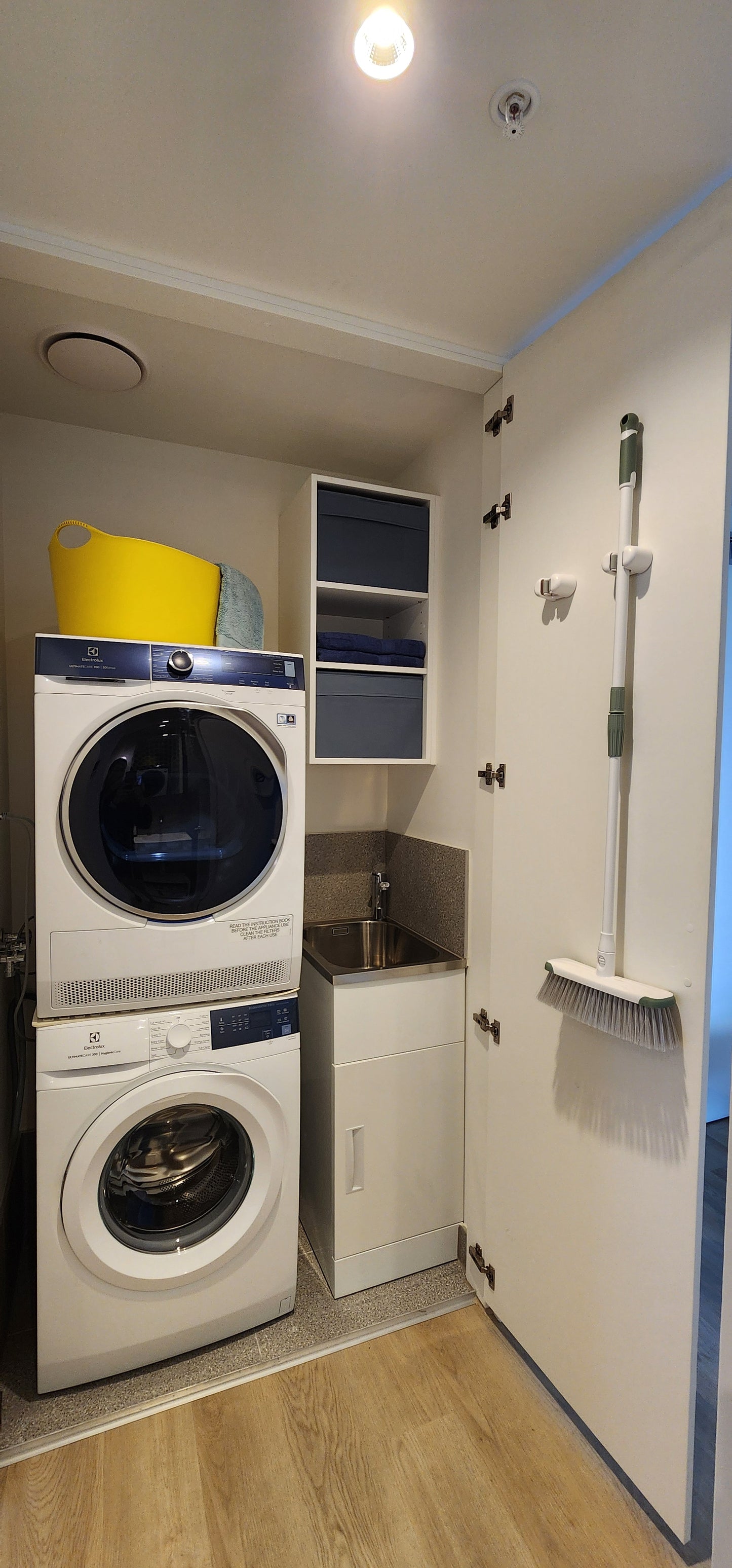 Adjustable Upper Shelves